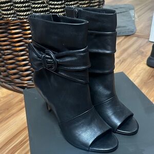 NIB Vince Camino Antalya Open Toe Boot 7.5
New
Black
